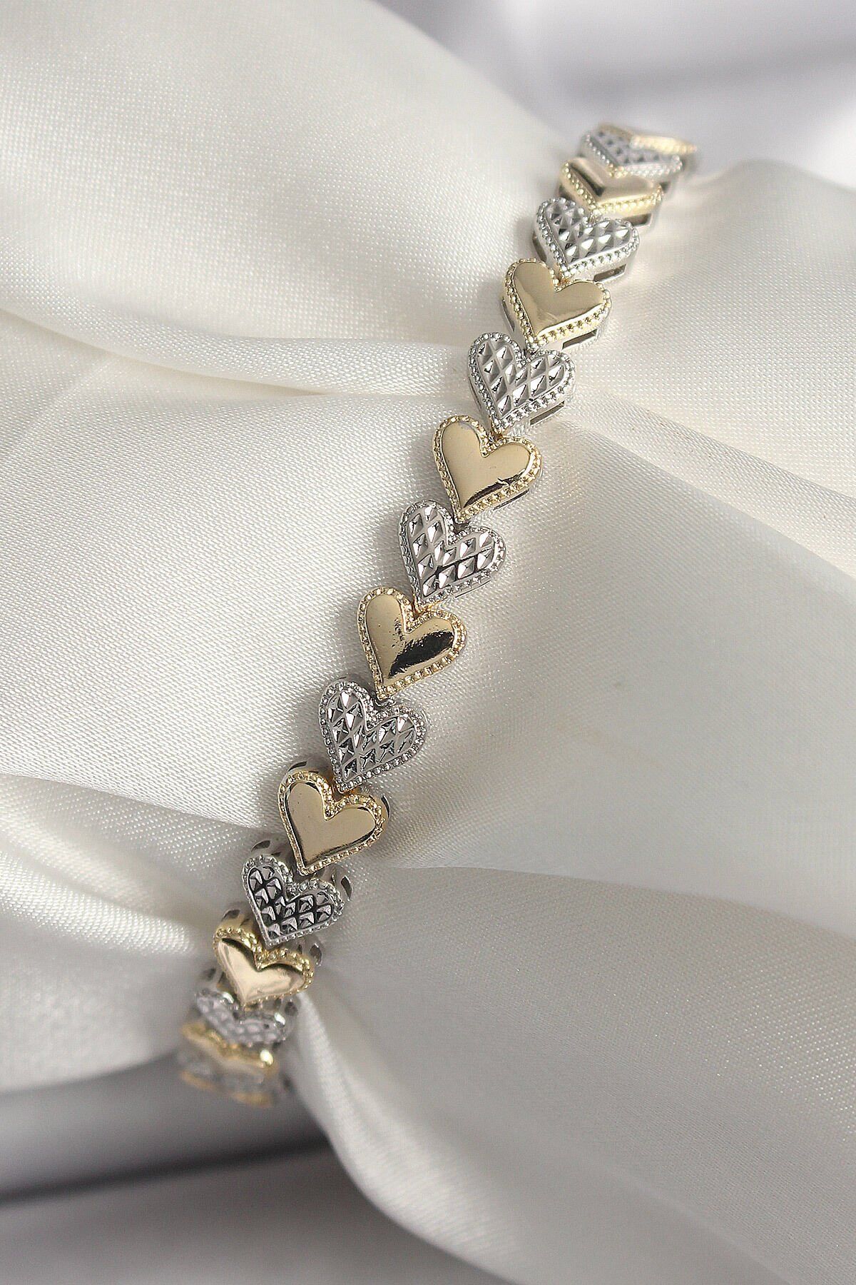 Pirinç Mix Renk Zirkon Taşlı Kalp Model VIP Seri Kadın Bileklik - Lisinya