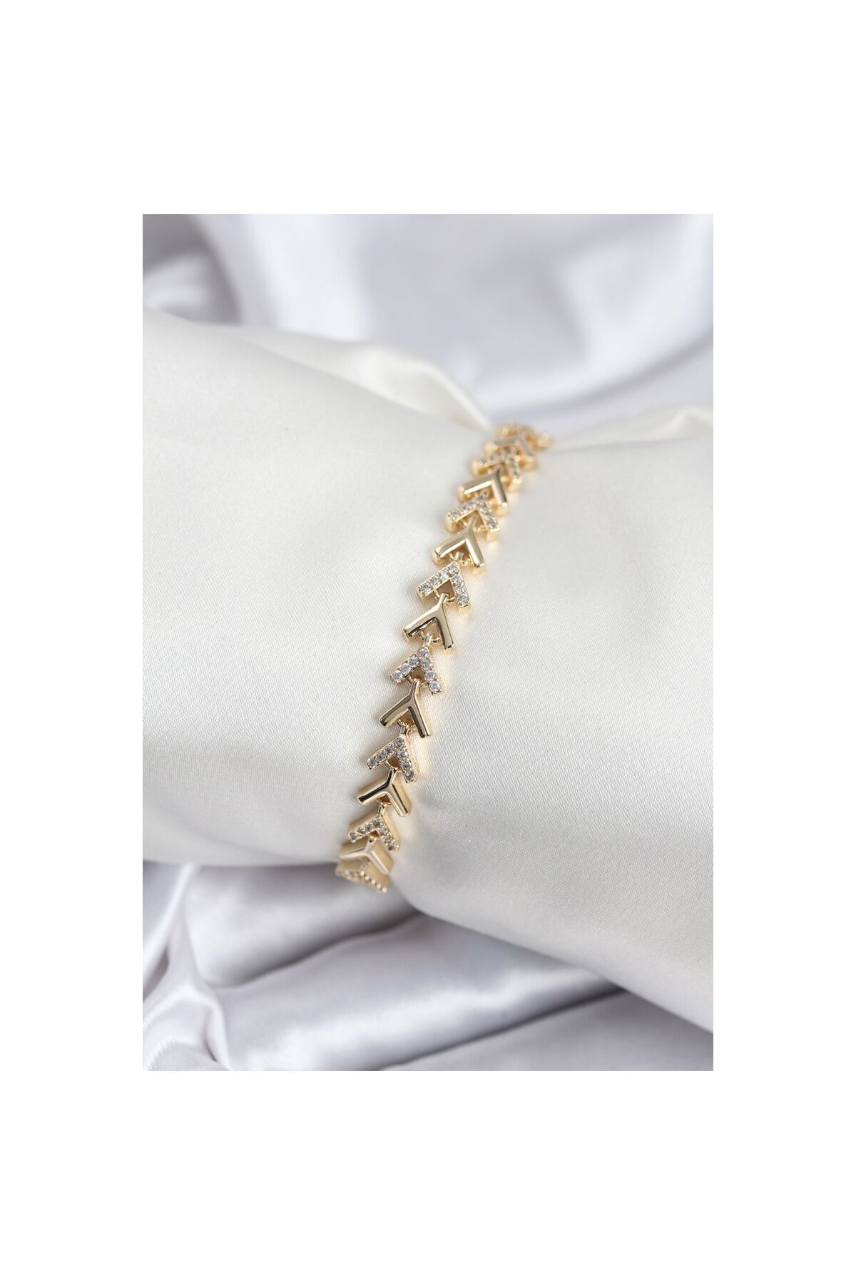 Pirinç VIP Seri Gold Zirkon Taşlı Balık Sırtı Model Kadın Bileklik - Lisinya