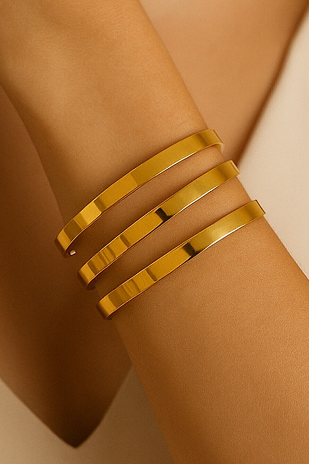 Çelik Gold Detaylı 3’lü Kalın Düz Ajda Bilezik 6.5mm 22 Cm