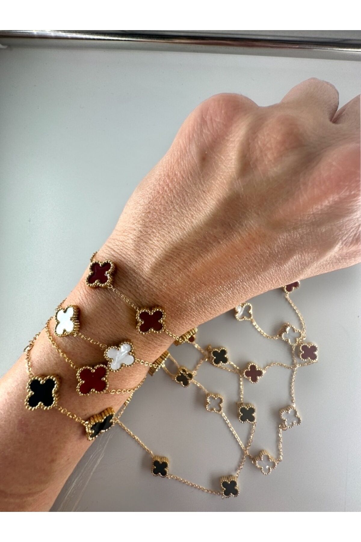 Çelik Üzeri 18 K Altın Kaplama Beyaz Yonca Model, Marka Kolye Bileklik Set