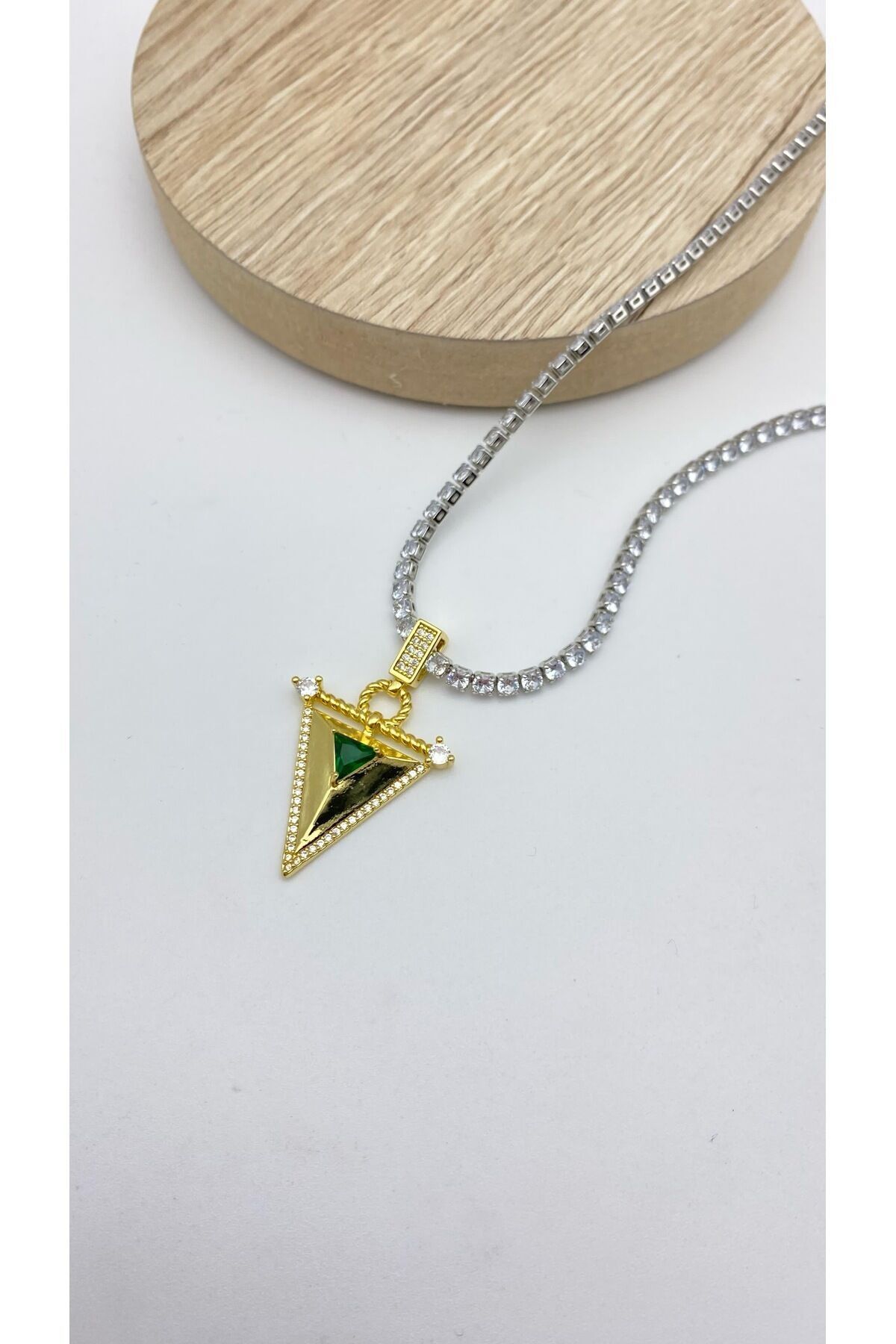 Zirkon Taşlı Su Yolu Yeşil Taşlı Üçgen Model Kolye