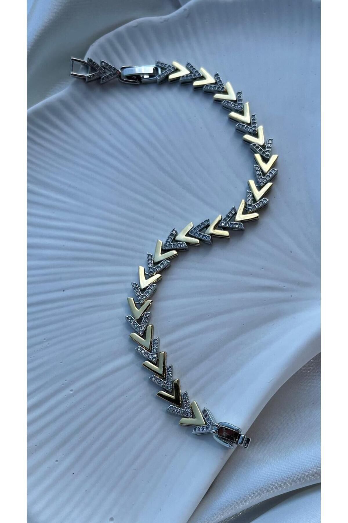 Zirkon Taşlı V Model Gold Gümüş Çift Renk Şık Kararmaz Kadın Bileklik