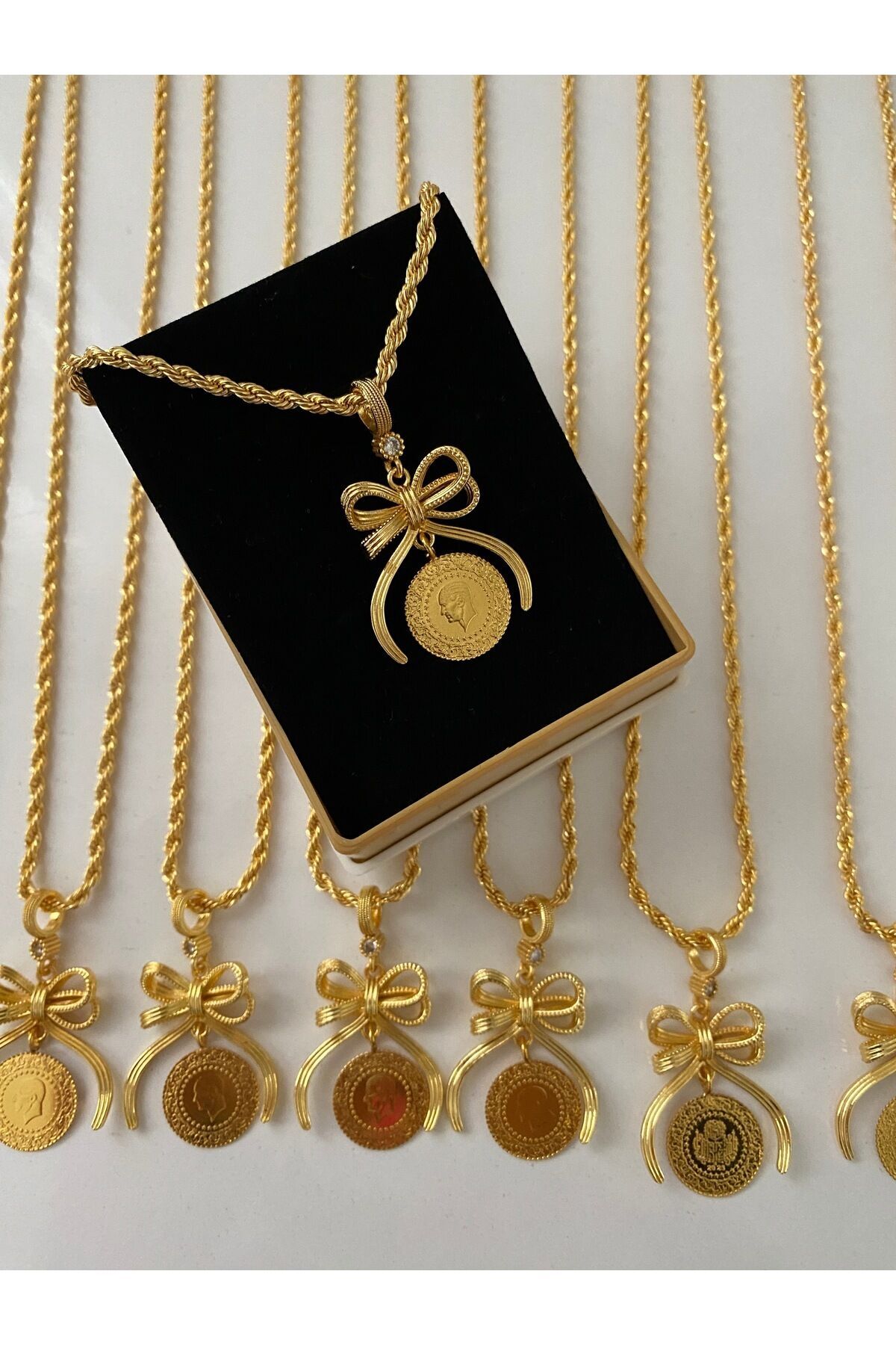 Çeyreklik fiyonk kolye 60 cm zinciriyle birlikte