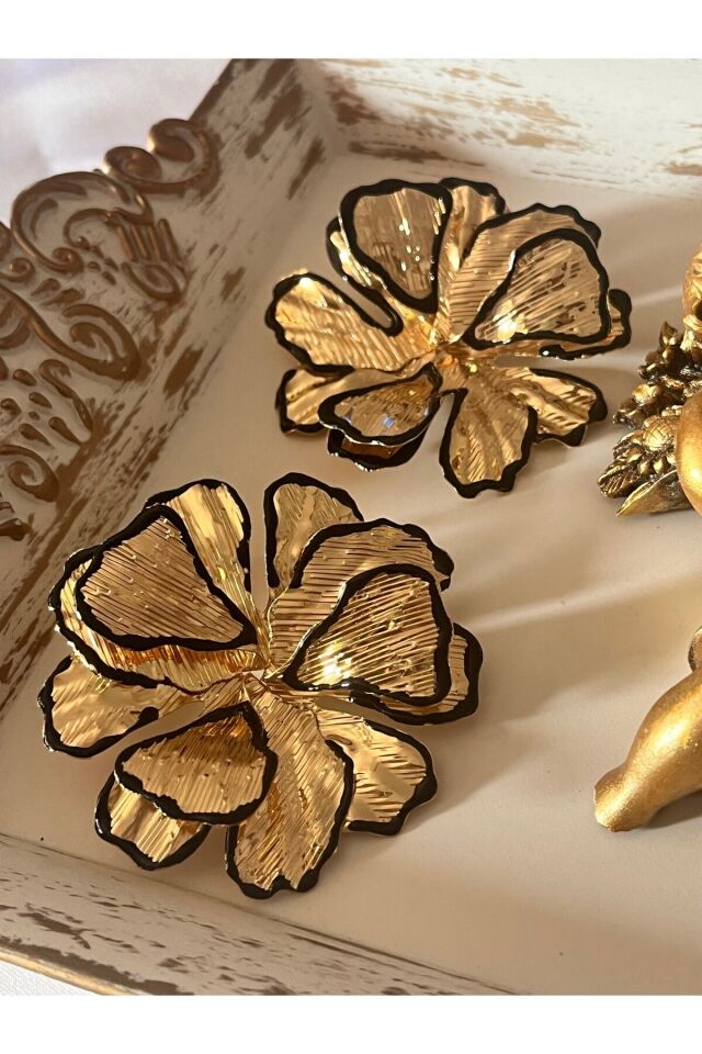 Zra model plaka büyük çiçek küpe