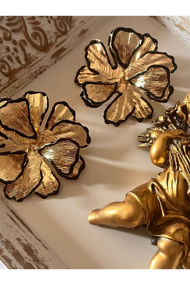 Zra model plaka büyük çiçek küpe