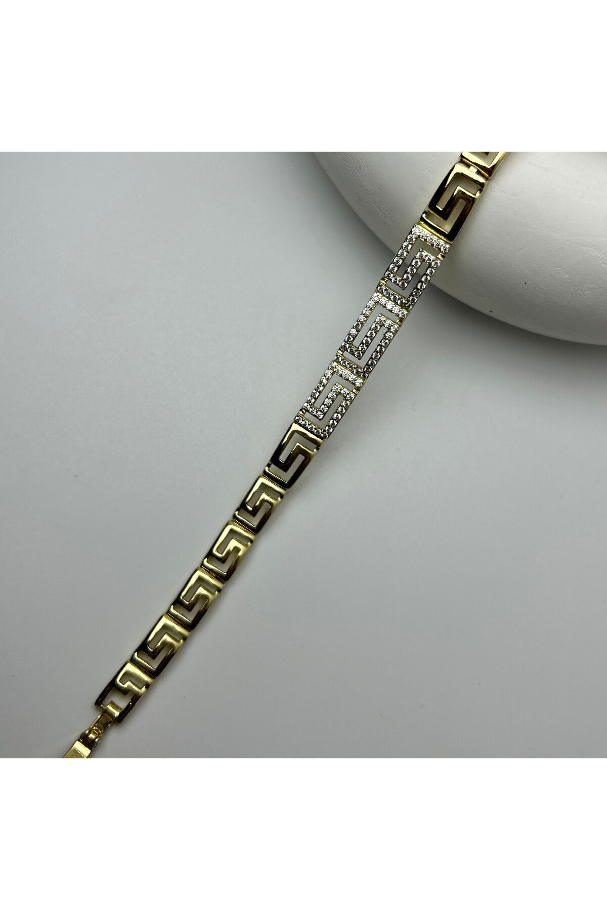 Grek Desenli Taşlı Gold Bileklik