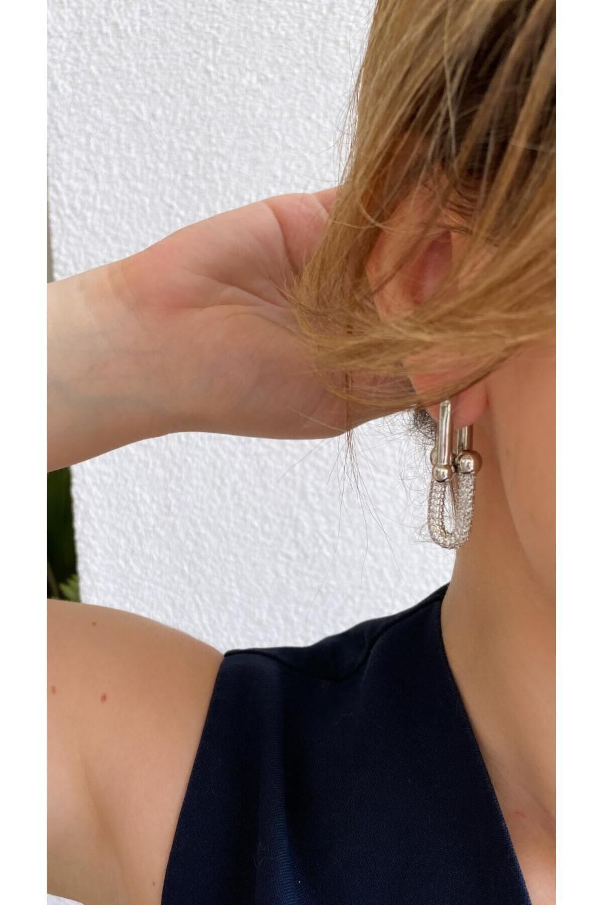 Zirkon Taşlı Tiff Model Üst Üste Geçmiş Vip Sallantılı Çelik Küpe