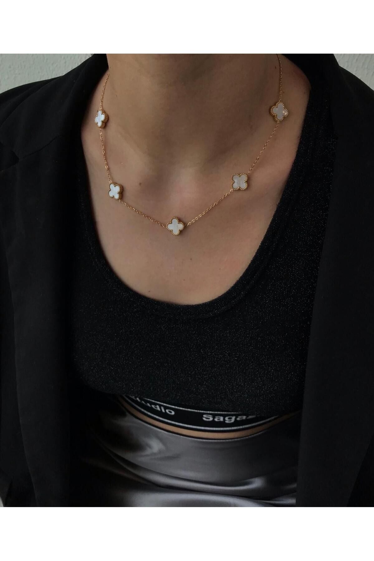 GOLD RENL ÇELİK SEDEFLİ YONCA KOLYE