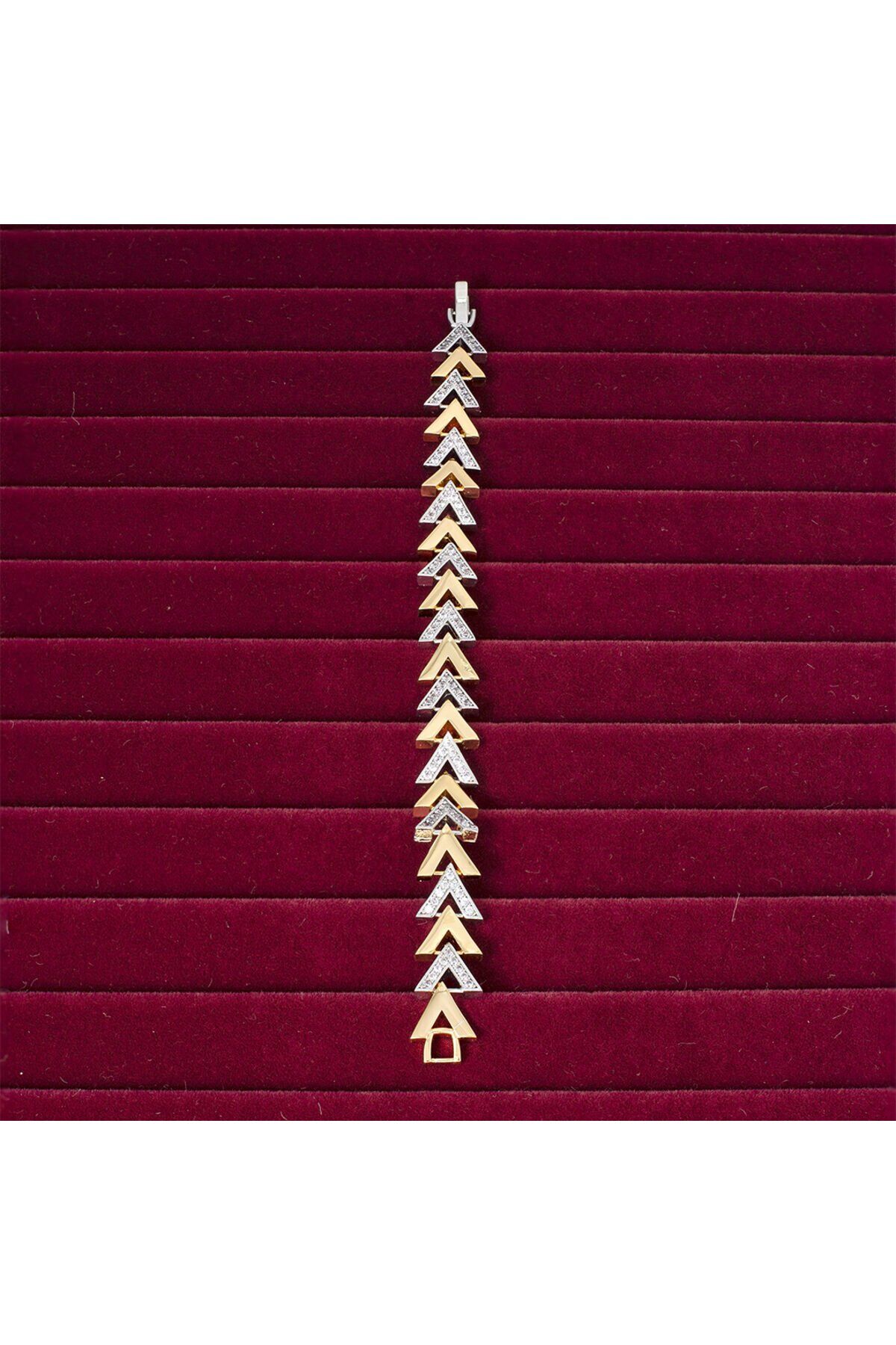 ÇAVUS DESEN LAK KAPLAMA ZİRKON TAŞ DETAYLI KADIN BİLEKLİK