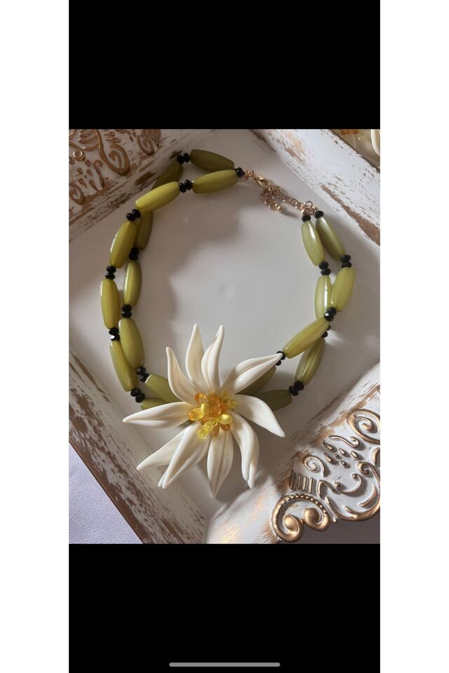 Yazlık büyük çiçek marka model kolye