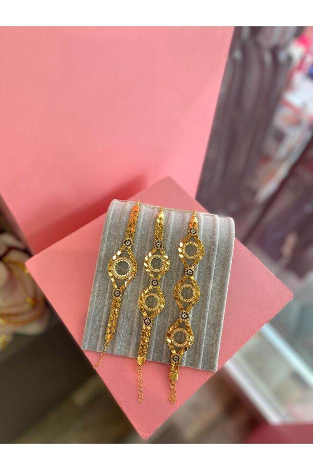 Üç çeyreklik lüks bileklik