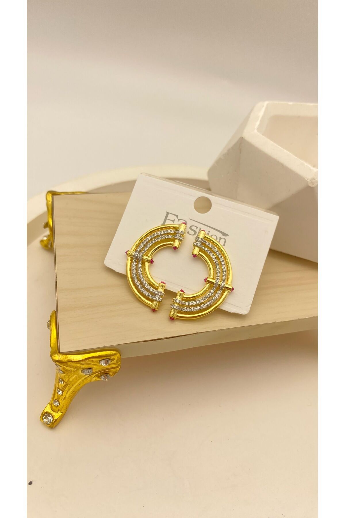 Serenay Fuşya Taşlı Küpe