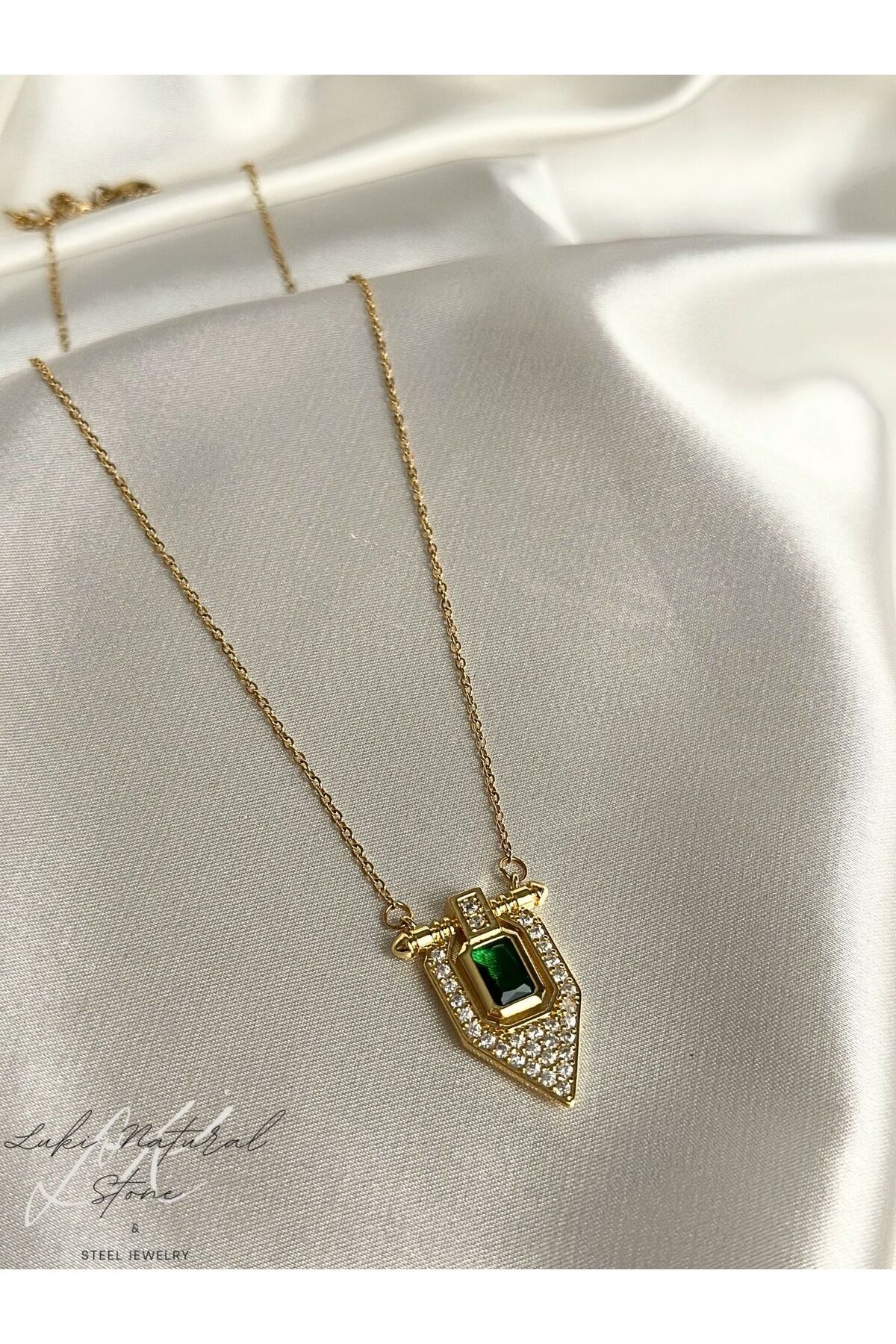 Zümrüt Yeşili Işıltılı Kalkan Kadın Çelik Kolye 316l Çelik