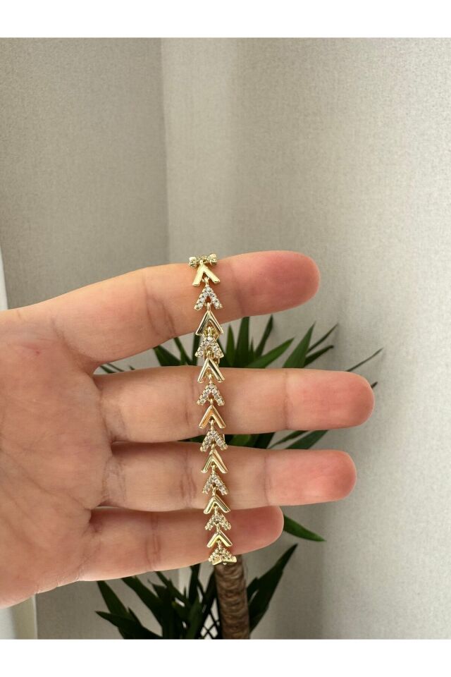 Gold Renk Zirkon Taşlı Sıralı V Motifli Geometrik Bileklik