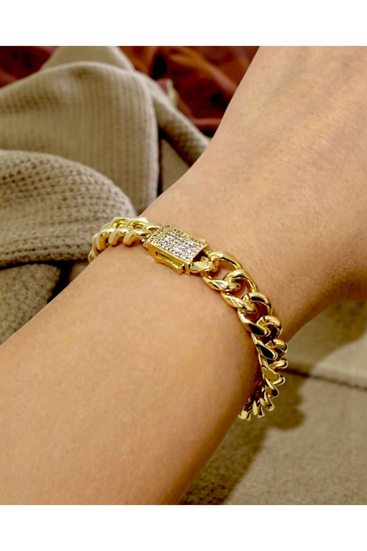 22 Ayar Altın Rengi Kuyumcu Modeli Gurmet Zincir Taşlı Kadın Bileklik- 20 cm