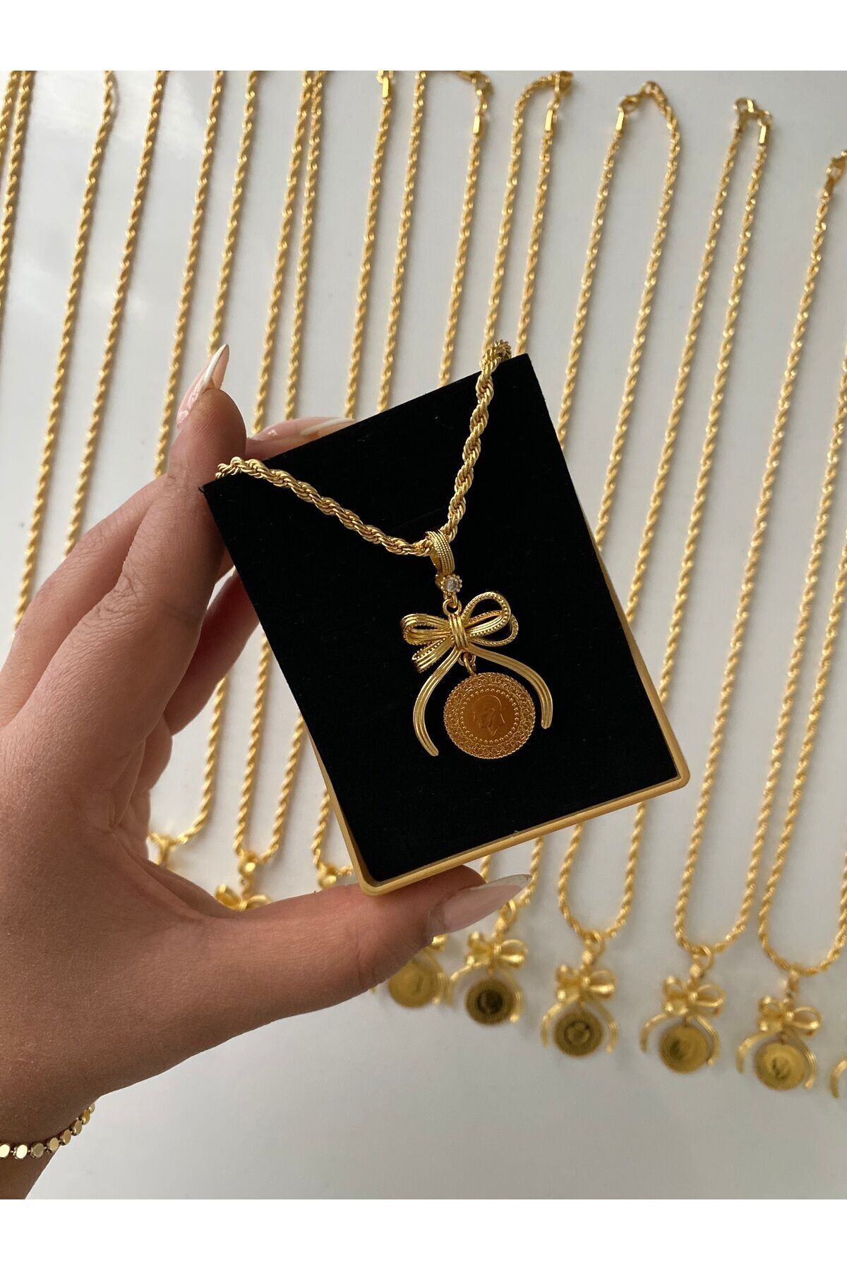 Pirinç Gümüş Renk Su Yolu Zirkon Taşlı Model Kadın Bileklik