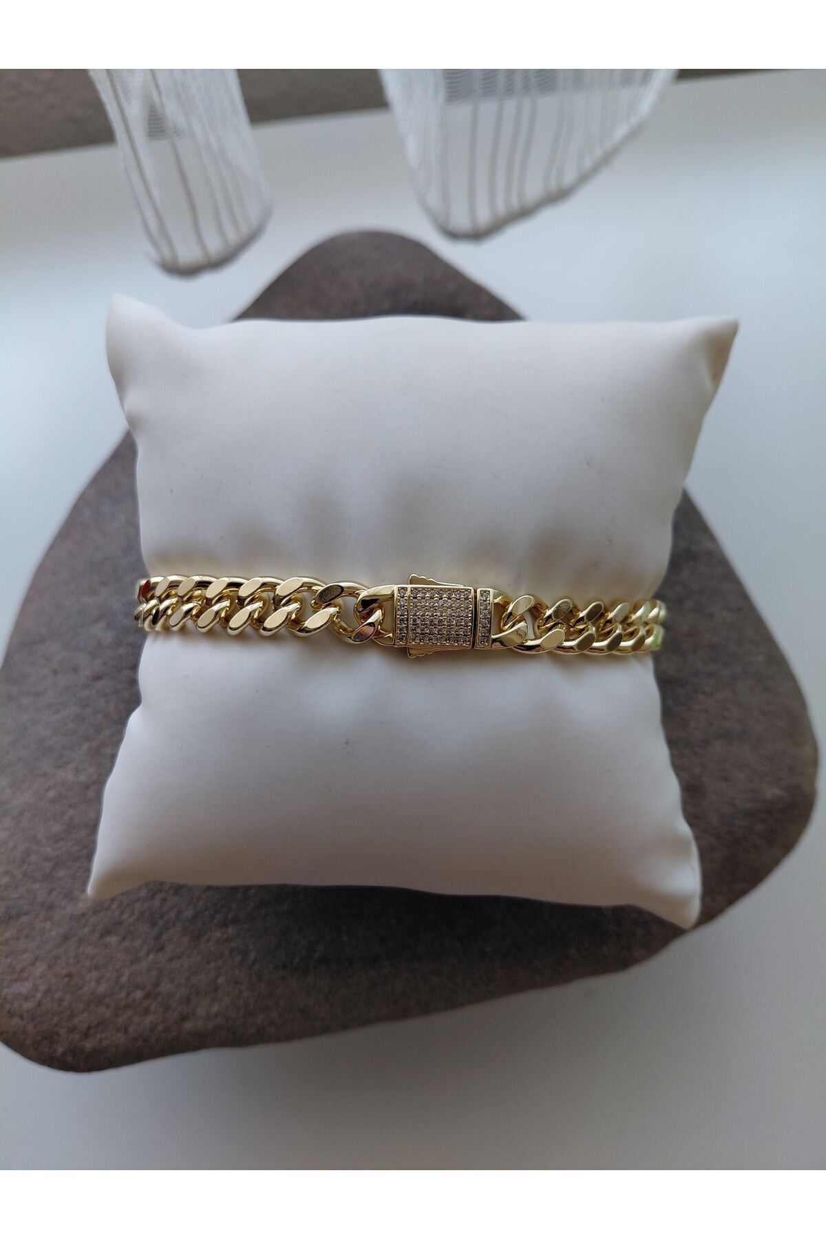 Pirinç Gold Renk Su Yolu Zirkon Taşlı Model Kadın Bileklik