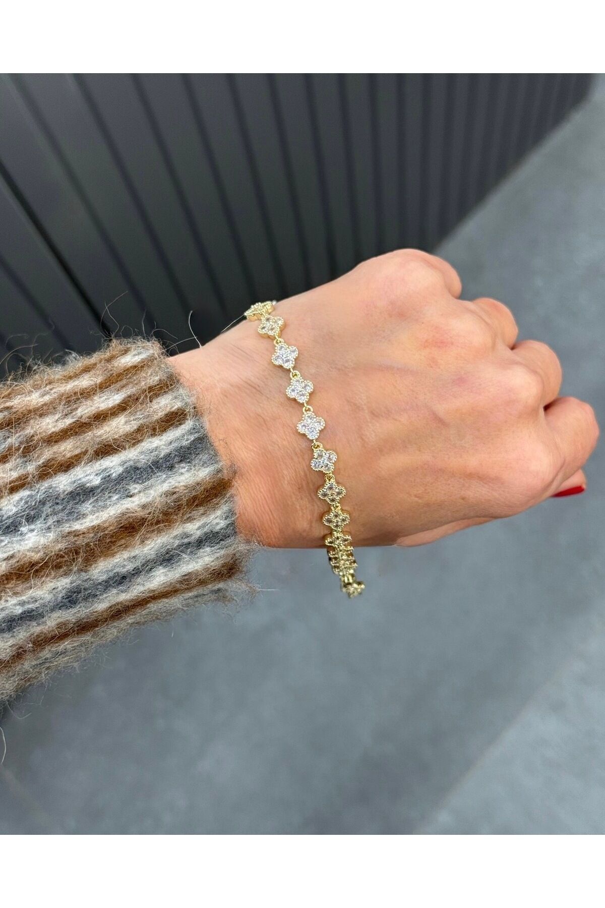 RENKLİ ZİRKON TAŞLI YONCA ÇİÇEK MODELLİ ÇELİK BİLEKLİK 17 CM