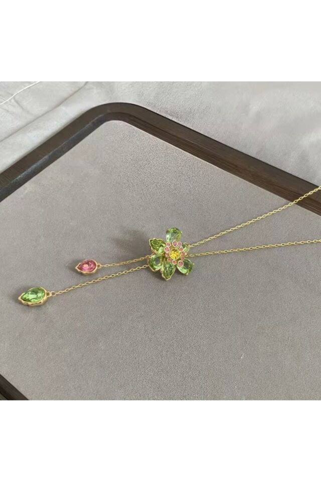 Kırmızı Çiçek Kadın Küpe