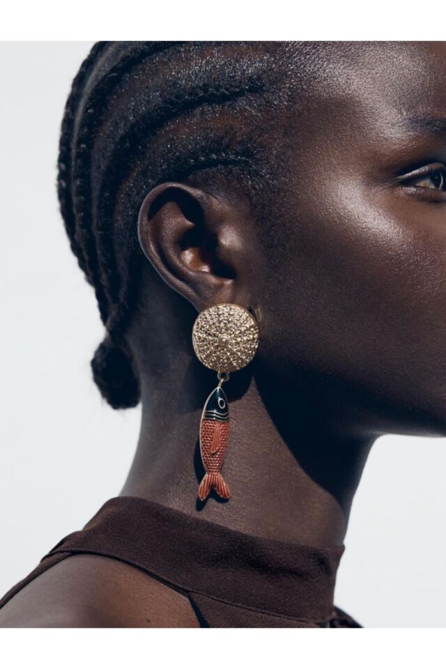 V Model Taşlı Kadın Küpe