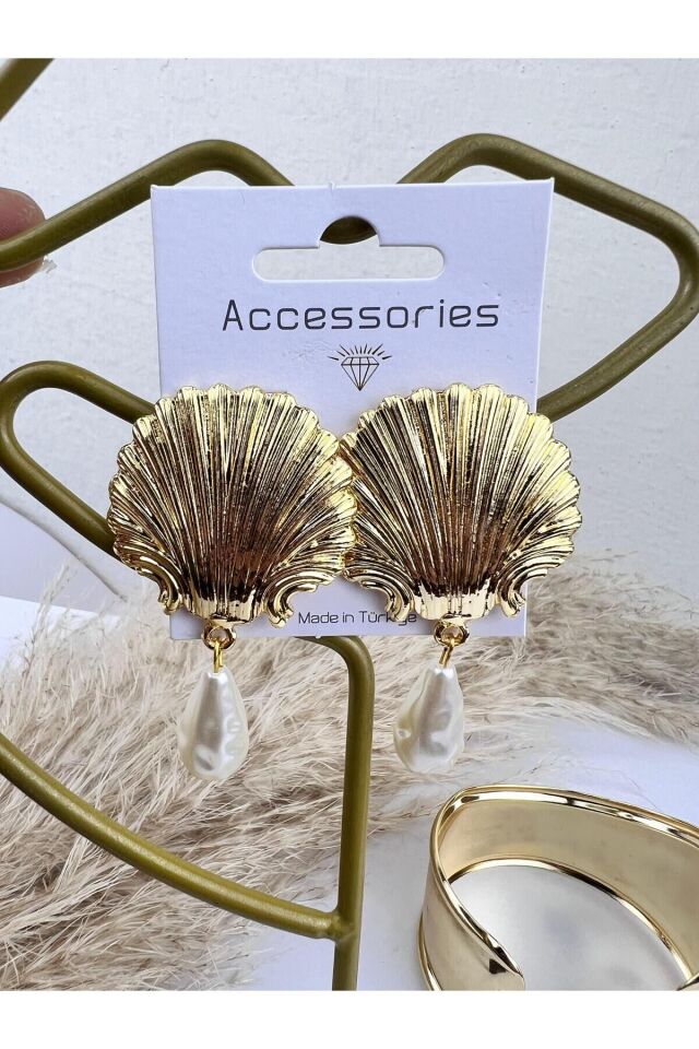 Deniz Kabuğu İnci Model Gold Renk Küpe